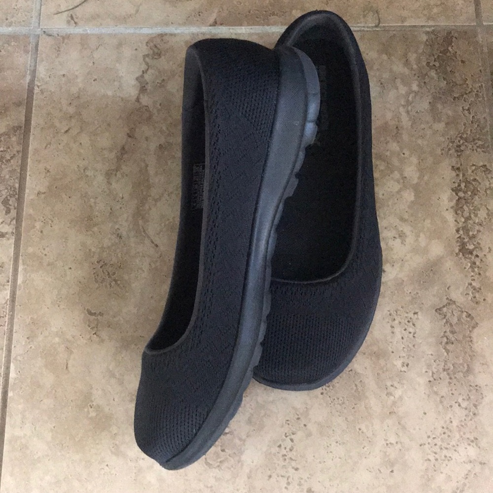 Sketchers Max Memory Foam - image 4